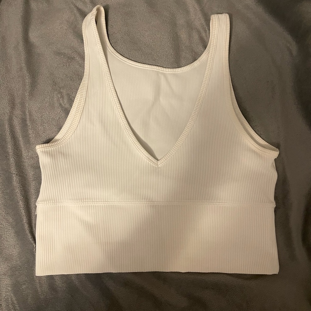 White ribbed lululemon power pivot tank